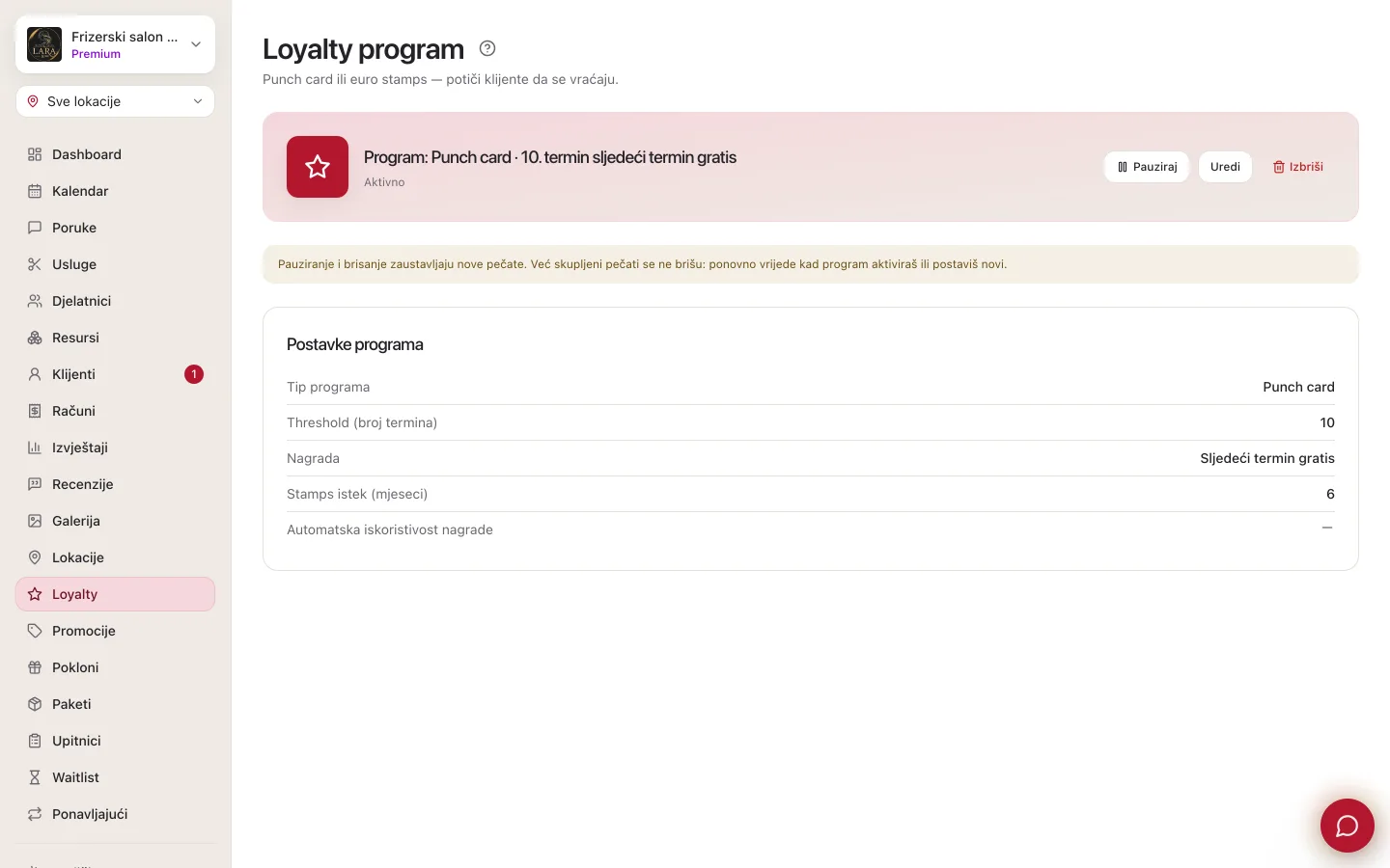Ekran Loyalty program s aktivnim punch card programom: sažetak programa sa stanjem Aktivno, gumbi Pauziraj, Uredi i Izbriši, žuto upozorenje o pauziranju i brisanju te popis Postavke programa